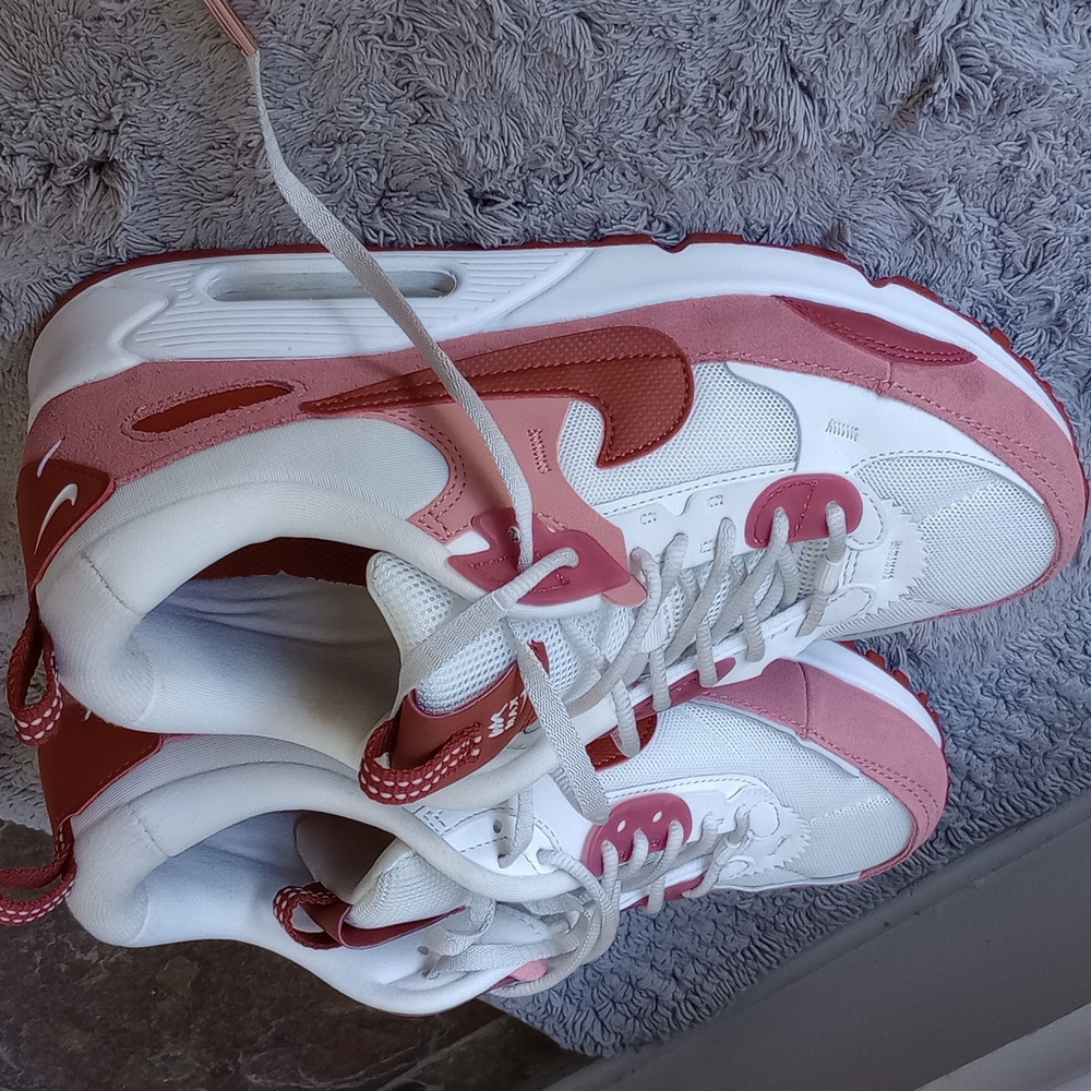Women's Nike Air Max 90 Futura size 10